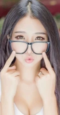 长发牛仔可爱女生可爱写真图片-开心的萌生活