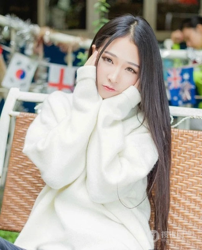长发牛仔可爱女生可爱写真图片-开心的萌生活