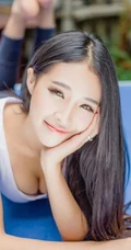 长发牛仔可爱女生可爱写真图片-开心的萌生活