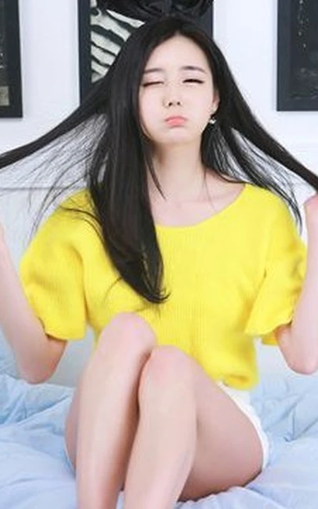 爱眯眼的可爱女生 韩佳恩高清主题造型装扮写真