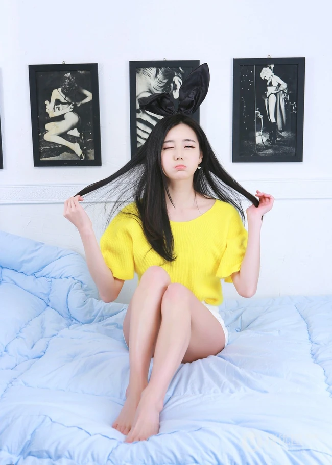 爱眯眼的可爱女生 韩佳恩高清主题造型装扮写真
