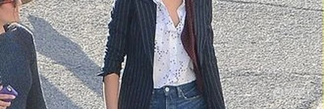 大长腿女生谢琳&middot;伍德蕾街拍图片-短发清爽线条感动人