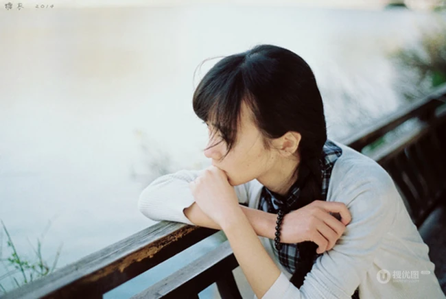 一切都会过去 专注专心的女生唯美图片