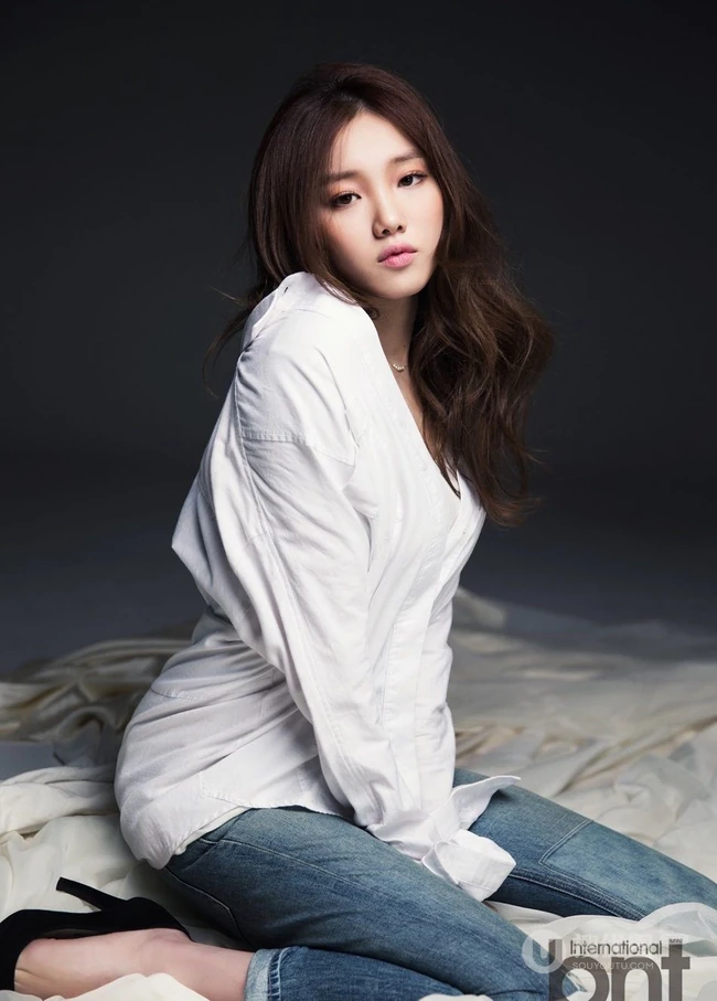 韩国少女李晟京百变魅力写真图片大全（bnt）