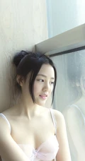 淡淡的室内 清纯浅粉少女家居服室内写真图片