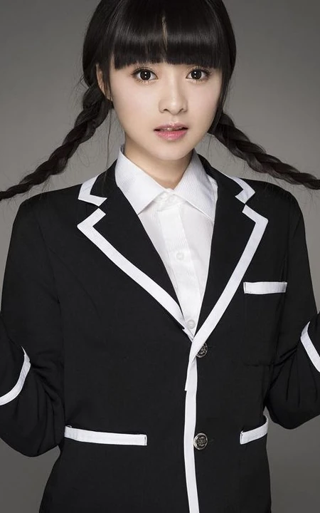 90后清纯女星余心恬学生制服写真