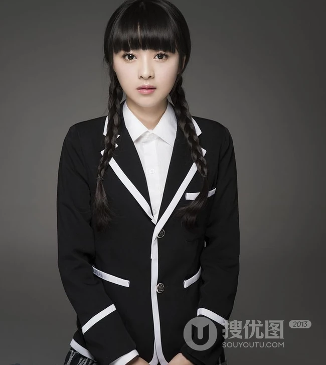 90后清纯女星余心恬学生制服写真