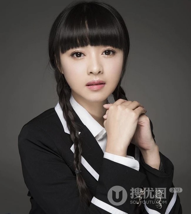 90后清纯女星余心恬学生制服写真