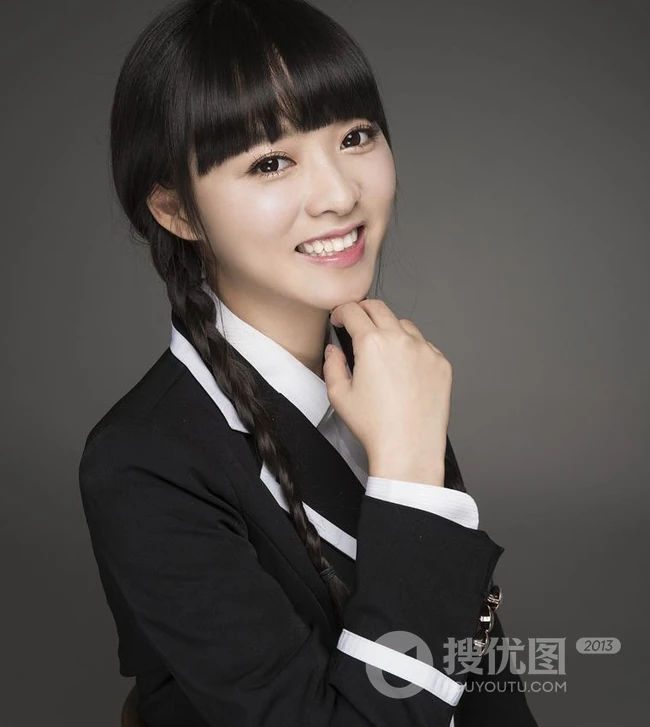 90后清纯女星余心恬学生制服写真