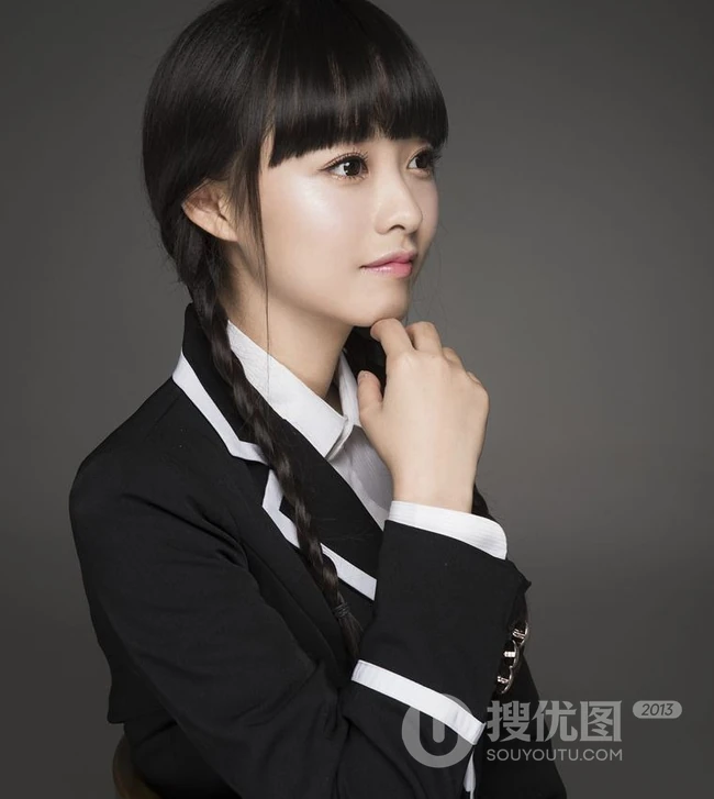 90后清纯女星余心恬学生制服写真