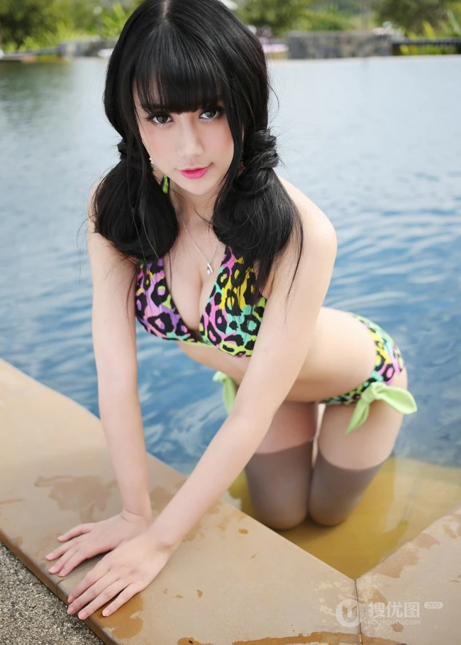 泳装女生杨晓青儿高清度假可爱气质写真