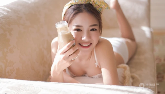 甜美可爱清纯棒棒糖少女家居服室内写真