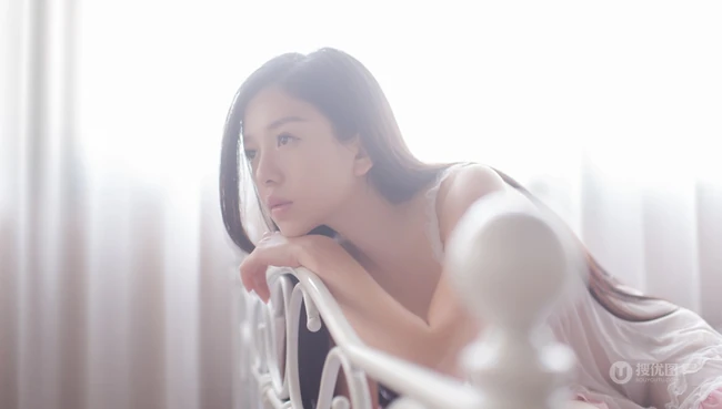 轻纱，睡裙，朦胧感-清纯妹妹睡裙室内写真