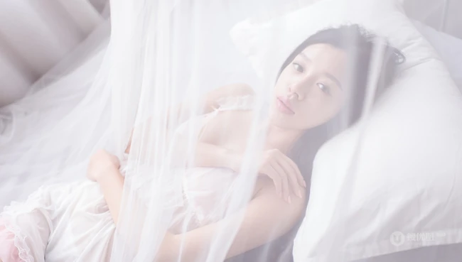 轻纱，睡裙，朦胧感-清纯妹妹睡裙室内写真