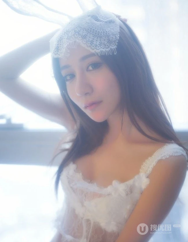 长发家居服嫩模唯美透明白裙气质室内写真