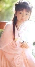 可爱大眼睛-双眼皮可爱女生李小月复古写真图片