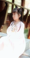可爱大眼睛-双眼皮可爱女生李小月复古写真图片