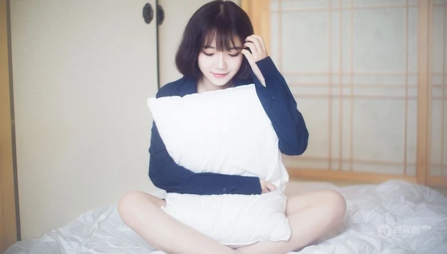 短发家居服少女朦胧清纯唯美室内写真