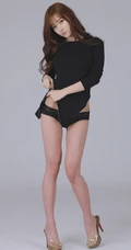 韩模崔瑟琪长腿线条黑色系风格写真图片