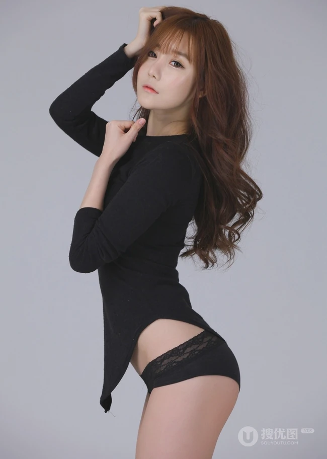 韩模崔瑟琪长腿线条黑色系风格写真图片