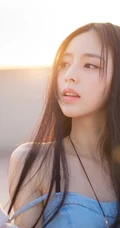 秀发如虹，秀雅绝俗-天台上的清纯轻灵女生写真
