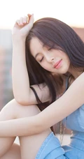 秀发如虹，秀雅绝俗-天台上的清纯轻灵女生写真
