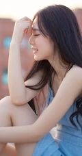 秀发如虹，秀雅绝俗-天台上的清纯轻灵女生写真