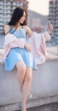 秀发如虹，秀雅绝俗-天台上的清纯轻灵女生写真