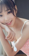 亚洲甜心宝贝室内-粉色白点背心清纯女孩室内写真