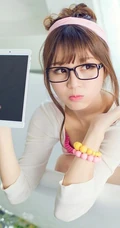 台电清纯少女可爱俏皮清新室内写真图片