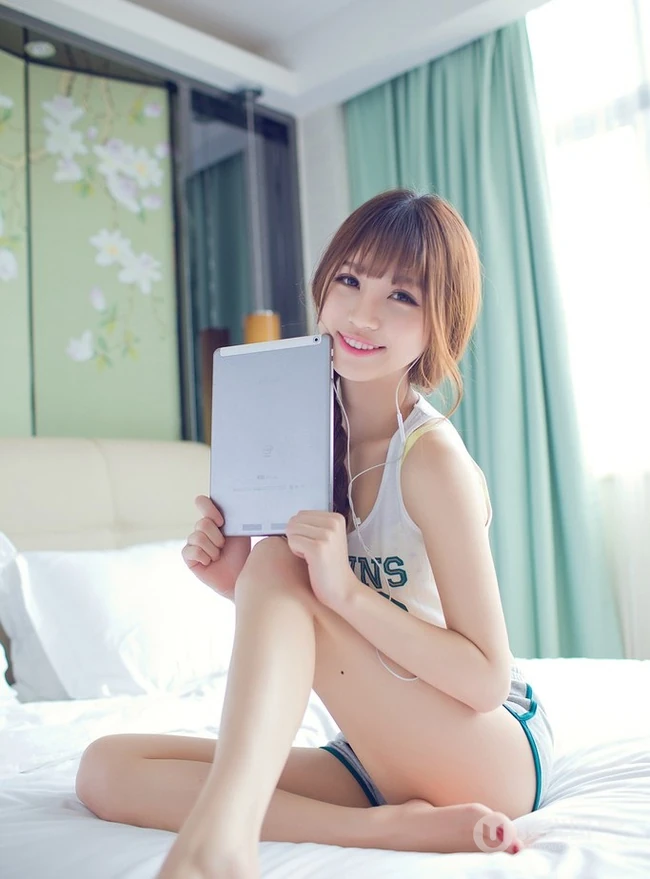 台电清纯少女可爱俏皮清新室内写真图片