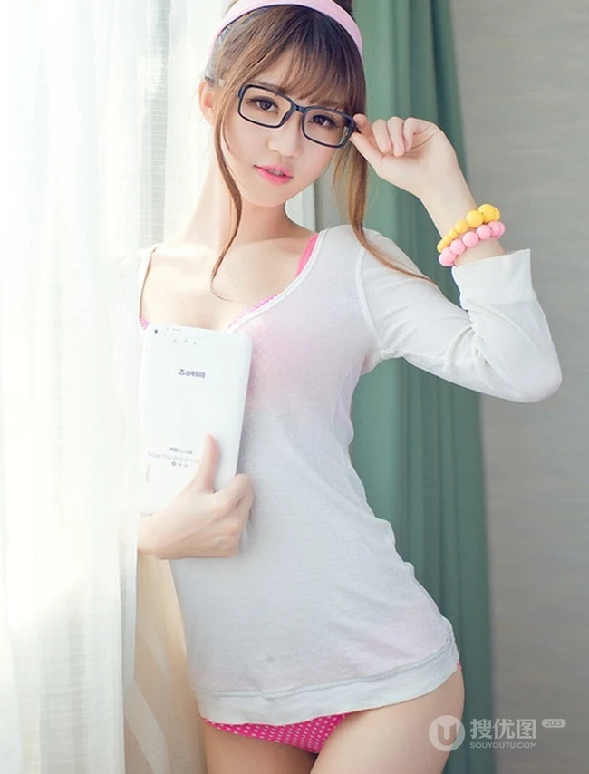 台电清纯少女可爱俏皮清新室内写真图片
