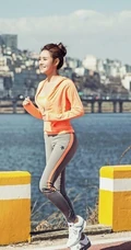 韩国女生李妍杜休闲运动装写真-展清新动人笑容