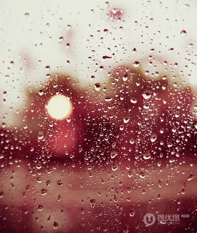 落在玻璃上的雨水，唯美朦胧清新意境水滴图片
