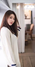 韩国长发女生宝美清秀可爱写真 宽大线衣露线条感