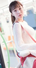 地铁上的清纯女孩张楚Aimee动人可爱写真