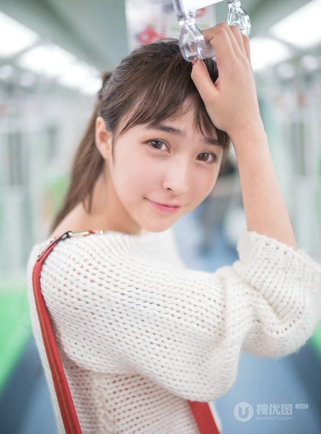 地铁上的清纯女孩张楚Aimee动人可爱写真