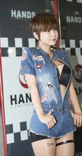 韩国顶级车模柳智惠车展牛仔秀豪乳-大到离谱