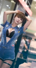 韩国顶级车模柳智惠车展牛仔秀豪乳-大到离谱