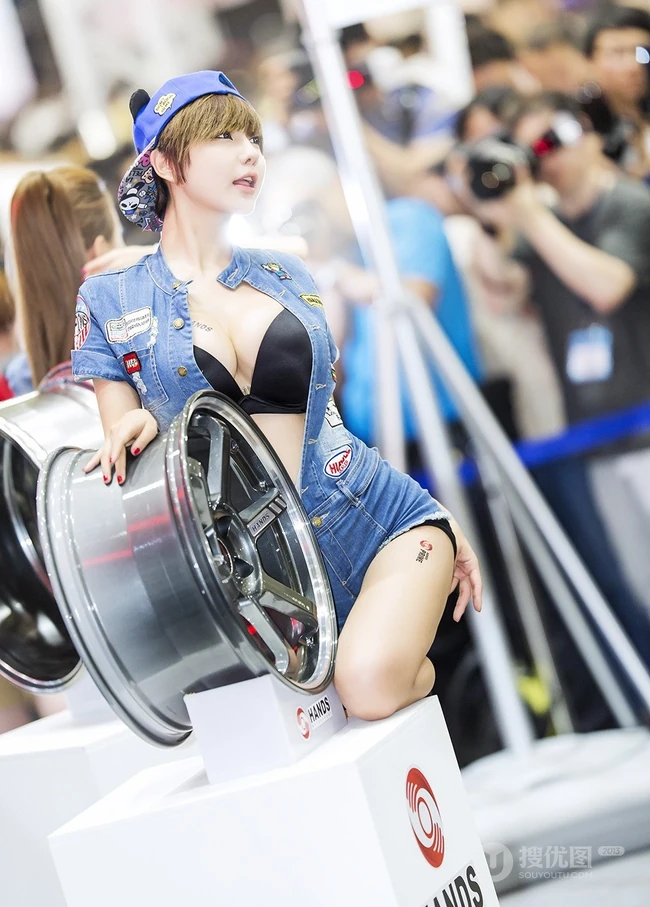 韩国顶级车模柳智惠车展牛仔秀豪乳-大到离谱