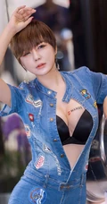 韩国顶级车模柳智惠车展牛仔秀豪乳-大到离谱