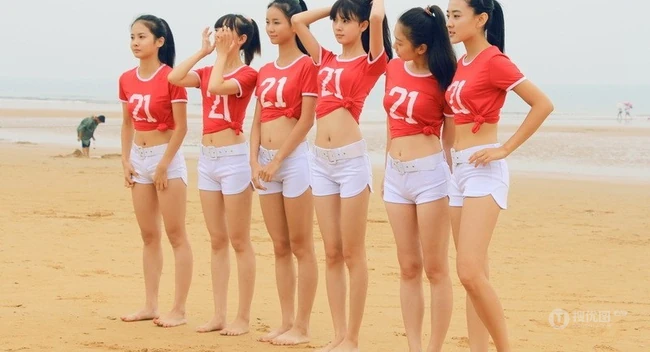 清一色青春少女&ldquo;最美啦啦队&rdquo;动感热力现场彩排图片