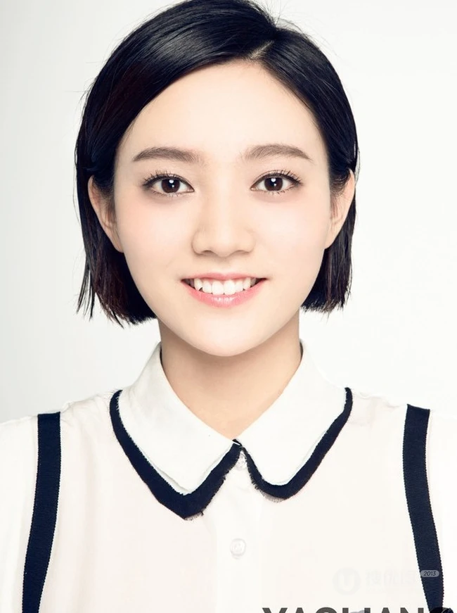 爱素颜的清纯玉女秦語纯美动人短裙魅力写真