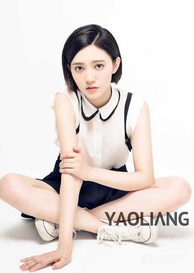 爱素颜的清纯玉女秦語纯美动人短裙魅力写真