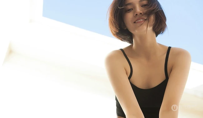 爱素颜的清纯玉女秦語纯美动人短裙魅力写真