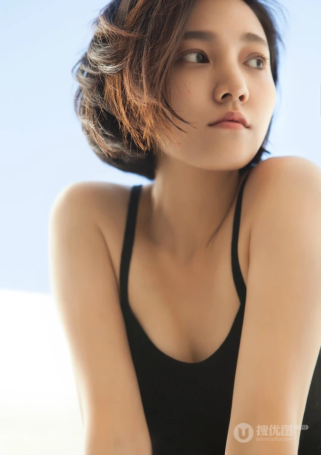 爱素颜的清纯玉女秦語纯美动人短裙魅力写真