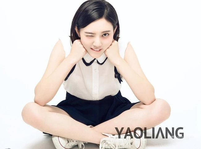 爱素颜的清纯玉女秦語纯美动人短裙魅力写真