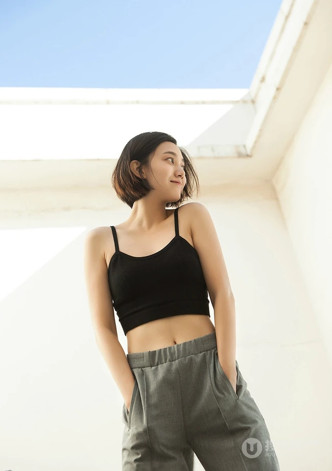 爱素颜的清纯玉女秦語纯美动人短裙魅力写真