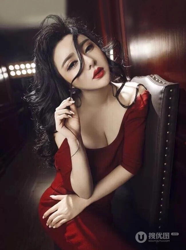 90后东北女孩 气质嫩模周宜诺唯美摄影写真照