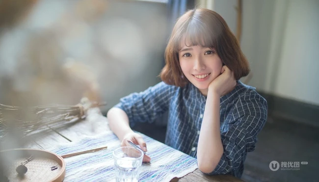 清纯短发气质亚洲女孩怀旧写真-邻家女孩初长成